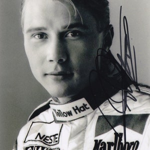 Hand signed autograph of Mika Häkkinen ,  Finnish former racing formula one driver
