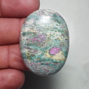 Natürlicher Rubin Fuchsit Oval Cabochon | Lebendiger Grün Rosa Edelstein (35x26x7mm)
