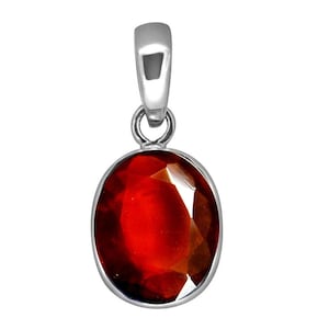 Gomed pendant store in silver