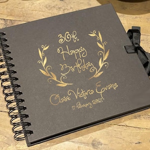 Gepersonaliseerd elke leeftijd verjaardag 8 x 8 zwart Scrapbook fotoalbum 18e, 21e, 30e, 40e, 60e, 70e, 80e, 90e
