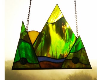 Montanhas - Vitral - Feito à mão - Apanhador de Sol 21 x 16,5 cm!