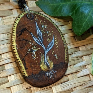 生 Vie et Renouveau - Collier Pyrogravé à la Main. Printemps, Graine, Plante, Pousse, Cykl, Natura, Magie - Idée Cadeau, Design Original