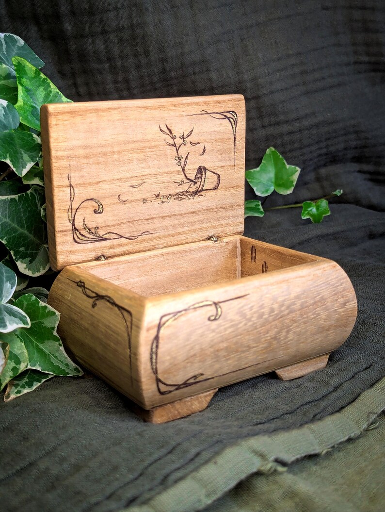 Chat s’étirant - Boîte en Bois Pyrogravée à la Main - アニマル トーテム、Bois、Pyrogravure、Boîte à Bijoux、Cadeau Personalisé、デザイン オリジナル 画像 3