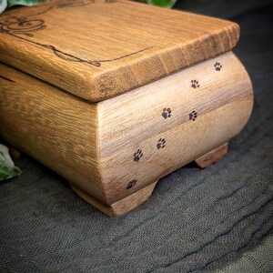 Chat s’étirant - Boîte en Bois Pyrogravée à la Main - アニマル トーテム、Bois、Pyrogravure、Boîte à Bijoux、Cadeau Personalisé、デザイン オリジナル 画像 9