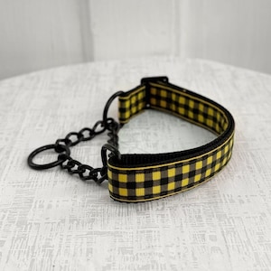 Collar para perro con diseño de martingala de abeja, a cuadros amarillos de búfalo, de tela de 1,6 cm, 2,5 cm o 3,8 cm con herrajes metálicos negros, con cierre deslizante.