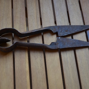 Vintage Metal Scissors, Vintage Sheep Shears, Antique Scissors, Rusty Tools, Primitive Cutlery, Hand Forged Shears, Cottage Decor