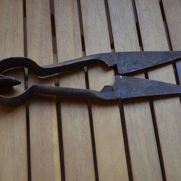 Old Metal Scissors, Vintage Sheep Shears, Antique Scissors, Rusty Tools, Primitive Cutlery, Hand Forged Shears, Cottage Decor, Antique Tools