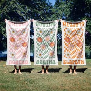Geruite bloemen gepersonaliseerde strandlaken, aangepaste naam badhanddoeken kinderen/volwassenen, badhanddoek vintage bloemen, buiten vakantie verjaardagscadeau