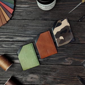 Tarjetero de cuero para hombre / Cartera italiana fina / Regalo minimalista hecho a mano