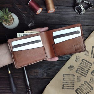 Cartera fina de piel italiana – Tarjetero minimalista hecho a mano – Cartera de piel Azteca para hombre – Regalo compacto plegable para él