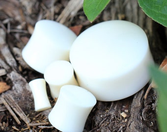 5/8'' US Pair Solid Double Flare Saddle Ivory Stone White Natural Ear Plugs 6g 5/8'' US Pair Solid Double Flare Saddle Ivory Stone White Natural Ear Plugs 6g
