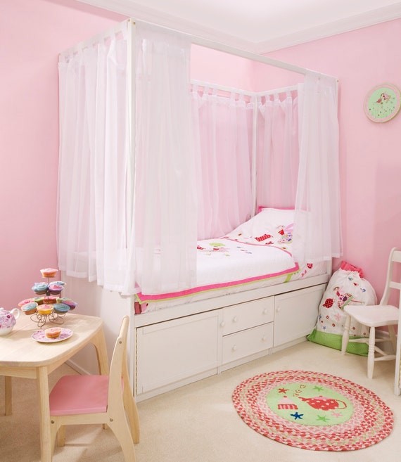 girls four poster bed