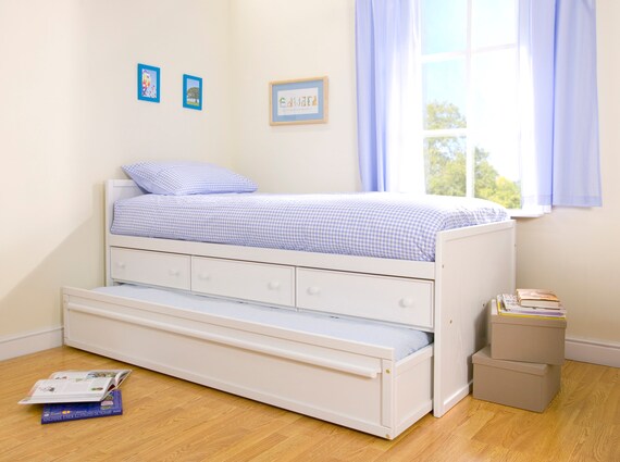 kids bed with pull out bed