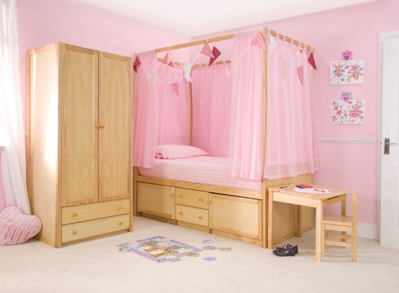 girls four poster bed