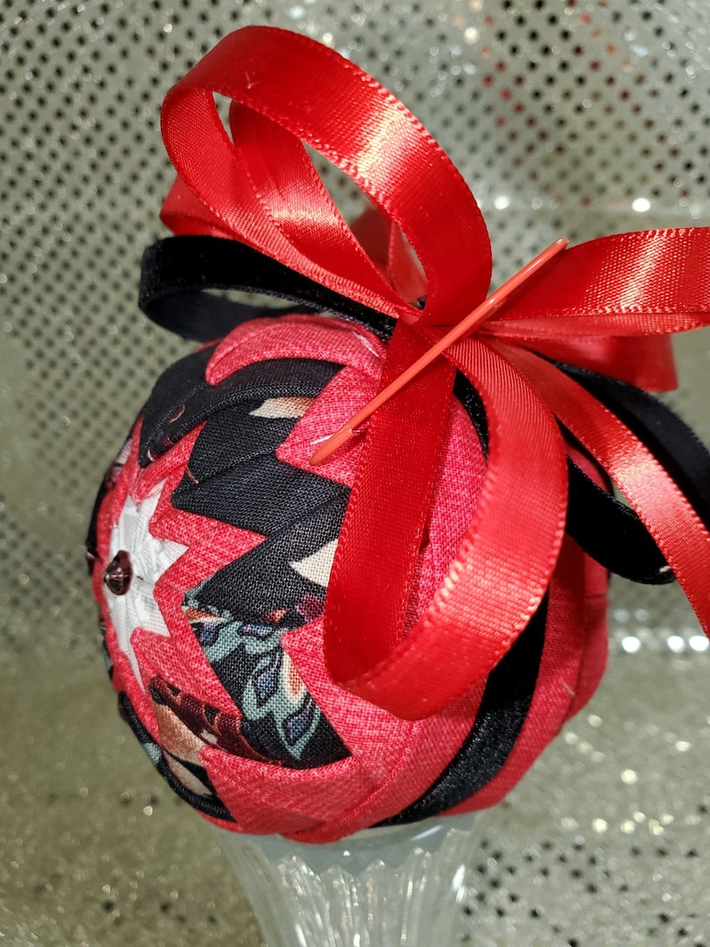 Striking Christmas Inspired Ornament