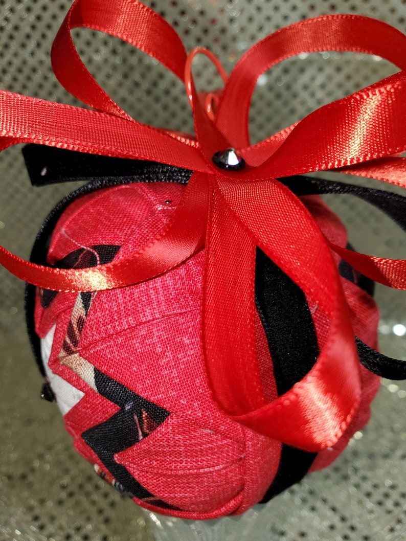 Striking Christmas Inspired Ornament