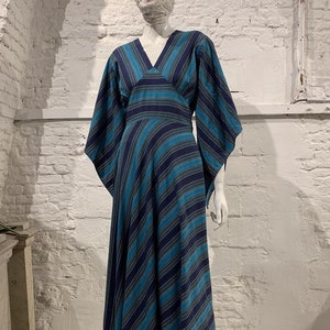 Vintage 1970er Folk Gestreiftes Regenbogen Gewebtes Baumwoll Empire Line Engel Ärmel Flügel Maxi Kleid