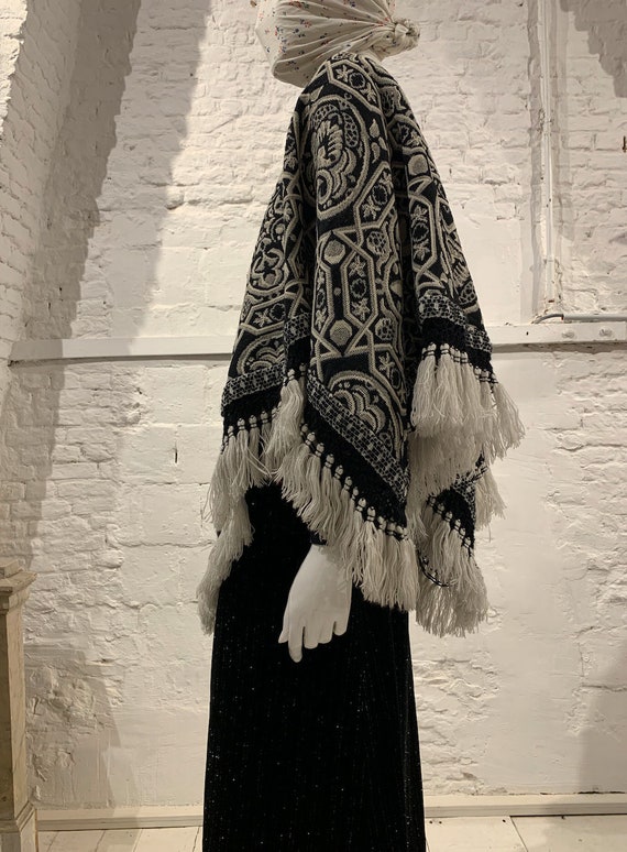 Vintage 1970s tapestry wool black and white cape f