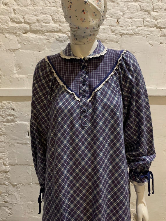 Vintage 1970s plaid,embroidery anglaise,peter pan