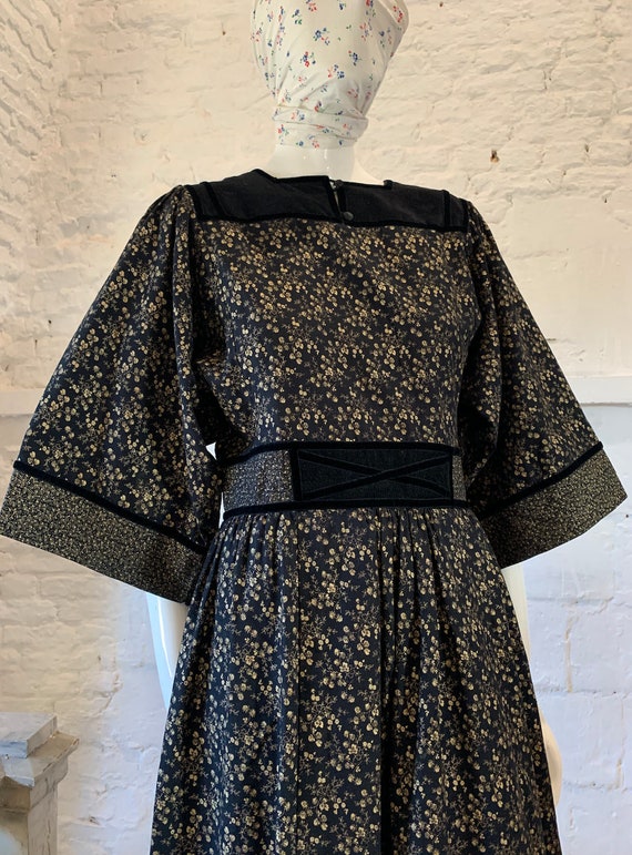 On Hold for Suhina Stunning vintage 1970s floral