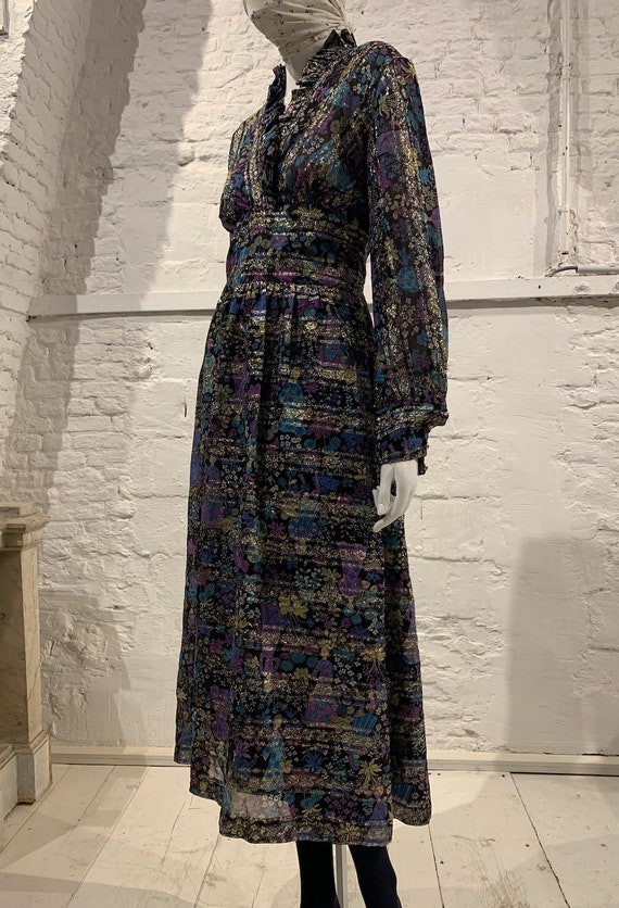 Vintage 1970s prairie floral novelty print lurex r