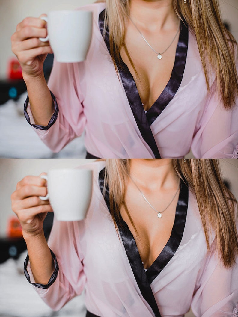 K&ouml;nnte beinhalten: Eine Frau tr&auml;gt einen rosa Morgenmantel mit schwarzem Satinbesatz und eine silberne Halskette mit einem Sternanh&auml;nger. Sie h&auml;lt eine wei&szlig;e Kaffeetasse.