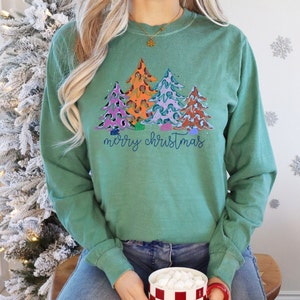 Camiseta con árbol de Navidad de leopardo