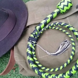 3.5 ft paracord nylon Bullwhip Green and black