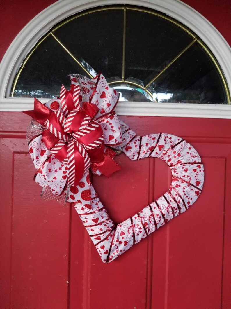 Valentine's Day Heart  Shaped Front Door décor Wreath Cute image 0