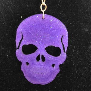 Glittery Resin Skull Keychain, Cute & Creepy Keychain, Halloween Gothic Accessory, Skull Bag Charm, Unique Key Ring