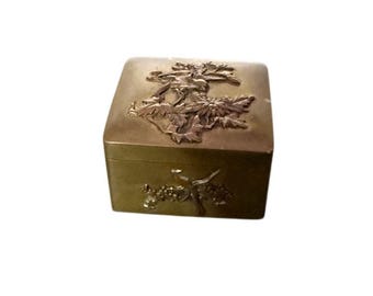 Caja de joyería/pastillas miniatura antigua de latón bronce de 1,75" japonesa