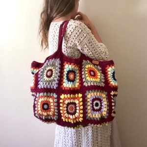 Crochet bag, burgundy bag, knit tote bag, crochet shoulder bag, granny square bag, retro crochet bag, handmade bag, woven bag, crochet purse burgundy