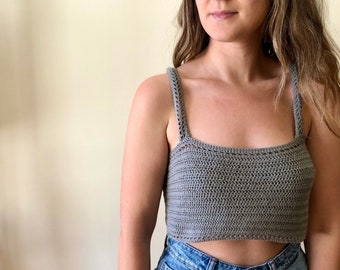 Haut court au crochet fait main, haut de mode gris, haut Bustier, haut bralette, vêtements au crochet pour femmes, haut chic minimal, hauts à col carré.