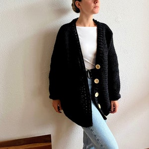 ハンドメイド カーディガン、かぎ針編みジャケット、ニット カーディガン、オーバーサイズ ジャケット、ボタン付きカーディガン、グレー ウール ジャケット、レディース カーディガン