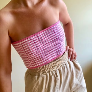 Rosa trägerloses Oberteil, gestreiftes Häkeloberteil, gehäkeltes Schlauchoberteil, rosa und weißes Oberteil, Bandeau-Oberteil, Häkeloberteil, 2000er-Oberteil