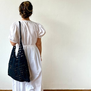 Gewebte Tasche, große Häkeltasche, Hobo-Tasche, große Umhängetasche, Tasche aus recycelter Baumwolle, schwarze Strandtasche, Oma-Square-Tasche