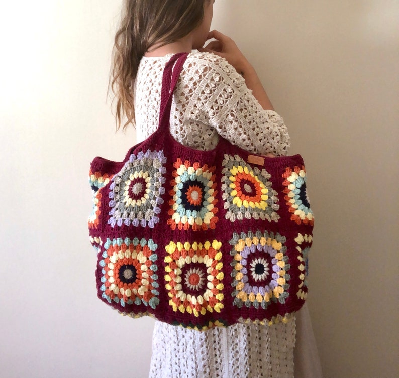 Crochet bag, burgundy bag, knit tote bag, crochet shoulder bag, granny square bag, retro crochet bag, handmade bag, woven bag, crochet purse burgundy