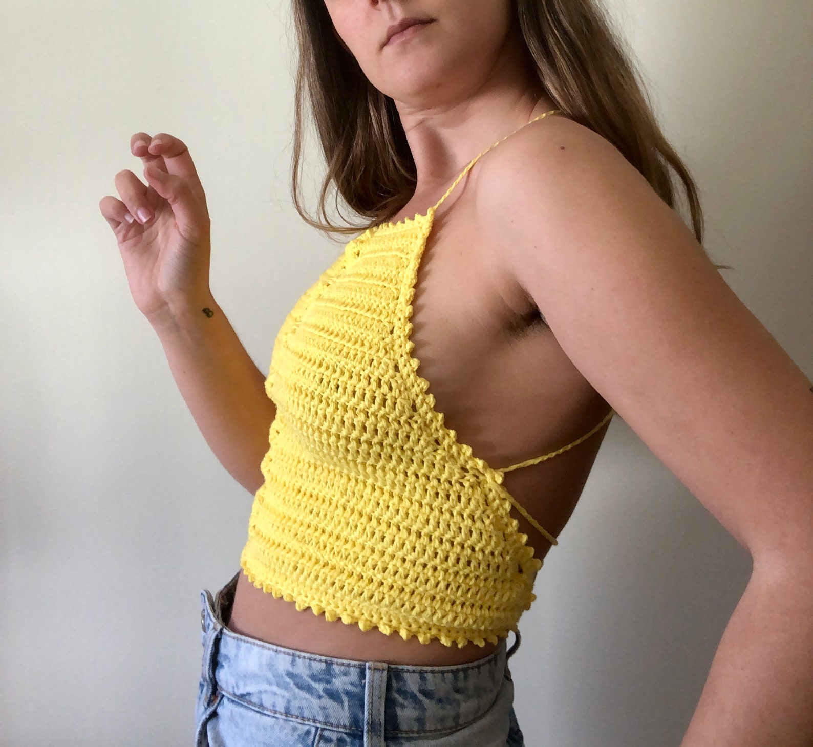 Top Halter De Crochet Top De Ganchillo Con Espalda Descubierta Crop top-halter-de-crochet-top-de-ganchillo-con-espalda-descubierta-crop