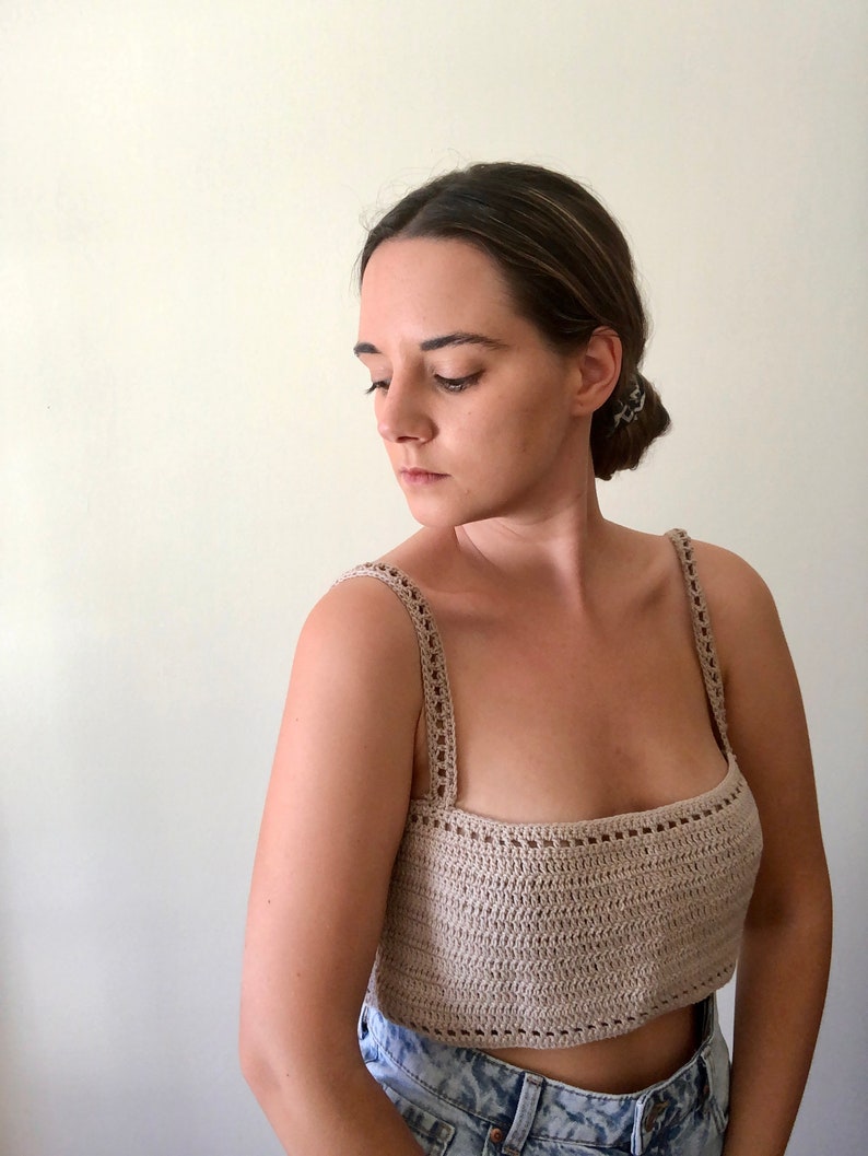 PRÊT À EXPÉDIER, haut en crochet fait à la main, haut à décolleté carré, bralette crop top, haut court pour femmes, haut simple, vêtements au crochet. image 4