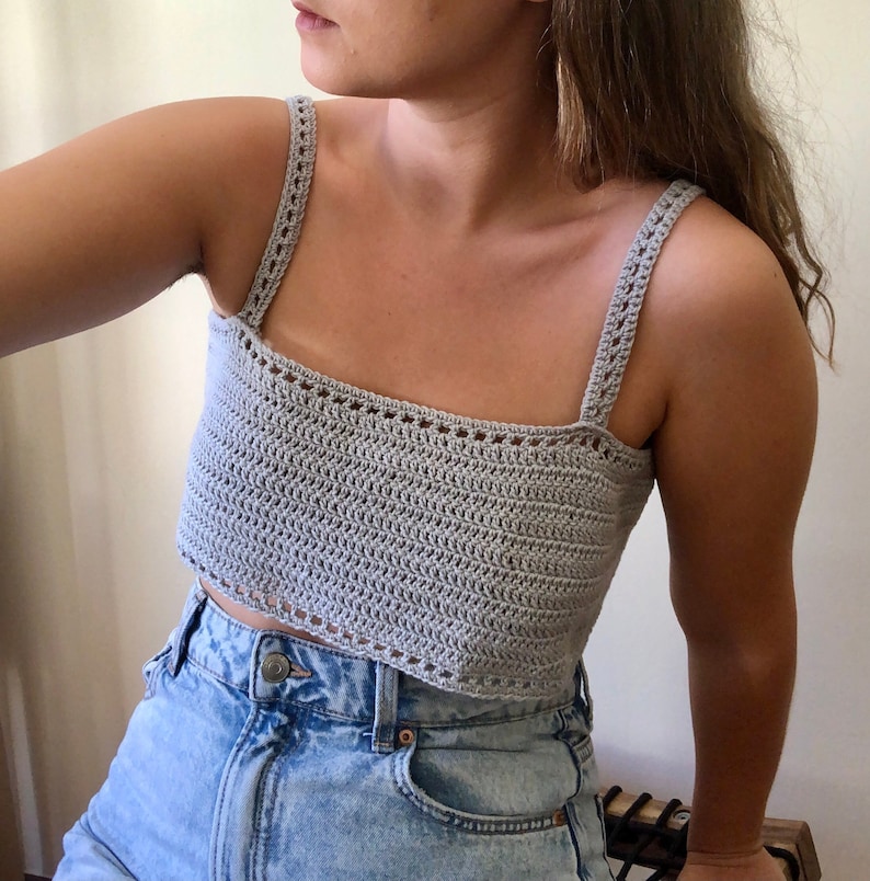 Haut tricoté court, Crop top gris, haut en coton gris, bralette grise, t-shirt court au crochet, haut crochet, haut tube gris image 1