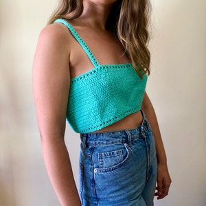 PRÊT À EXPÉDIER, haut en crochet fait à la main, haut à décolleté carré, bralette crop top, haut court pour femmes, haut simple, vêtements au crochet. image 2