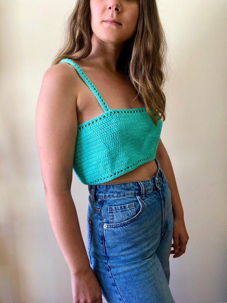 PRÊT À EXPÉDIER, haut en crochet fait à la main, haut à décolleté carré, bralette crop top, haut court pour femmes, haut simple, vêtements au crochet. image 2