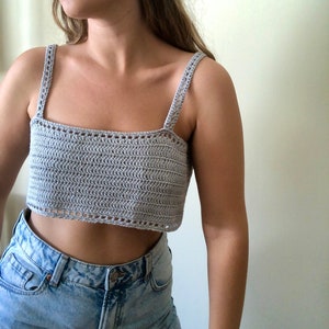 Haut tricoté court, Crop top gris, haut en coton gris, bralette grise, t-shirt court au crochet, haut crochet, haut tube gris image 2