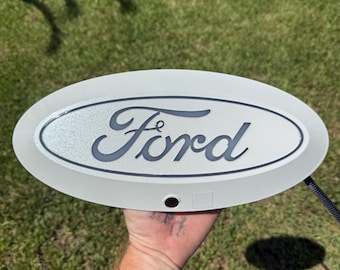 Stemma della telecamera anteriore illuminata verniciata Ford SuperDuty 2023-2025