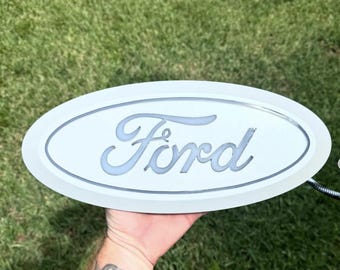 Stemma anteriore verniciato illuminato Ford SuperDuty 2023-2025 SENZA TELECAMERA