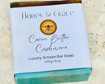 Jabón de leche de cabra artesanal: manteca de cacao, cachemira y manteca de karité.