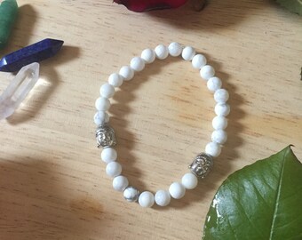 Tibetan Buddha bracelet in white turquoise beads