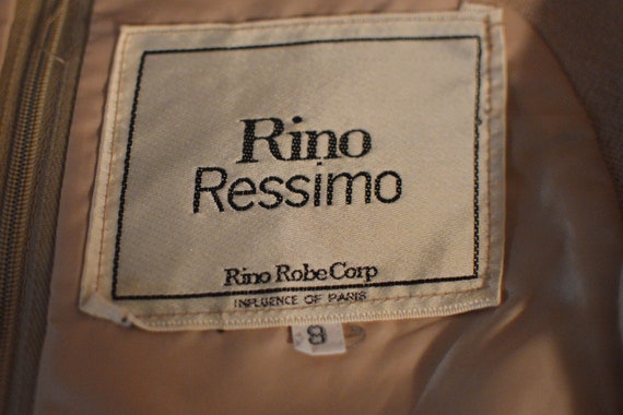 Robe En V-Cou avec accents de chaîne, vintage des années 1960