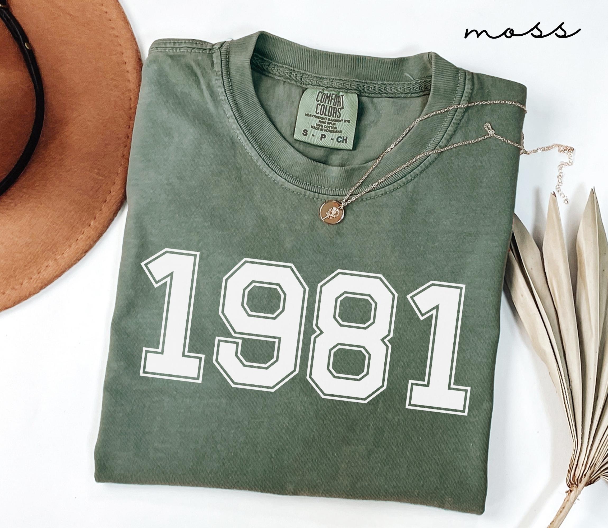 Awesome Since 1981 - 44th Birthday Gift T-Shirt For Men & Women - Personalized Custom Year Tee