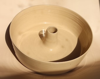 Gugelhupfform aus weißem Ton; Keramik-Backform; Kuchen-Backform; Große Backform; Keramikschale; Servierplatte; Obst Servierplatte